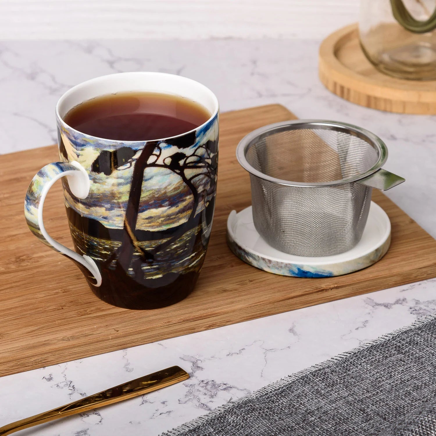 The West Wind Teacup with Infuser