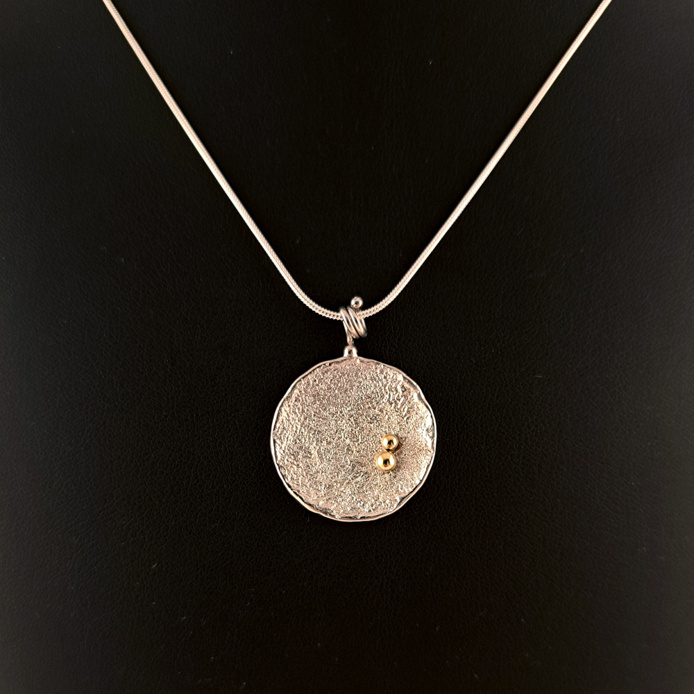 Pendentif médallion avec chaîne